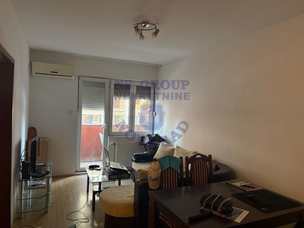 Glavna slika -Jednoiposoban, 34m2, Bulevar patrijarha Pavla (Somborski bulevar) Novi Sad, sa terasom