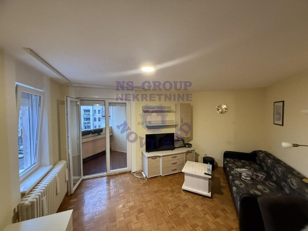 Slika 5 - Jednosoban, 32m2, Novo naselje Novi Sad, sa terasom, ima lift
