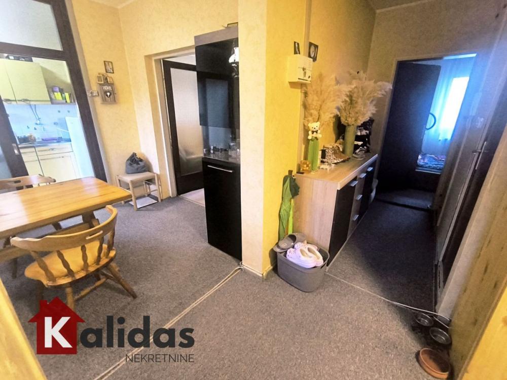 Slika 8 - Stan,PETROVARADIN,BLOK 8,kv: 74, € 139000, ID: 1008500