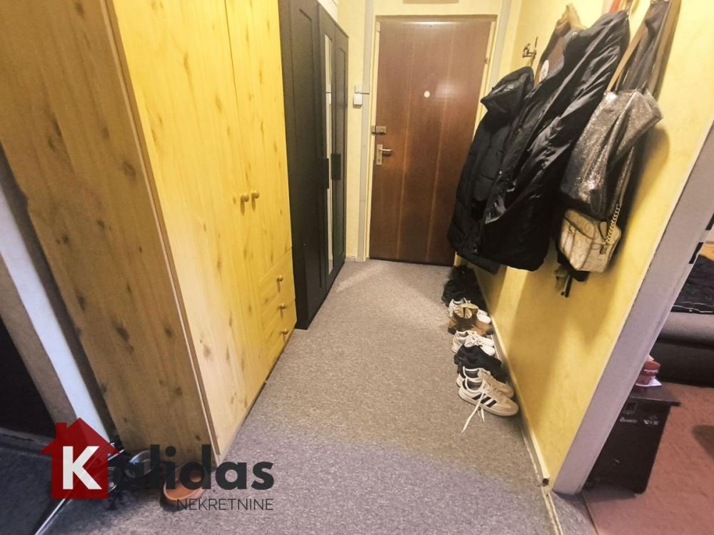 Slika 9 - Stan,PETROVARADIN,BLOK 8,kv: 74, € 139000, ID: 1008500