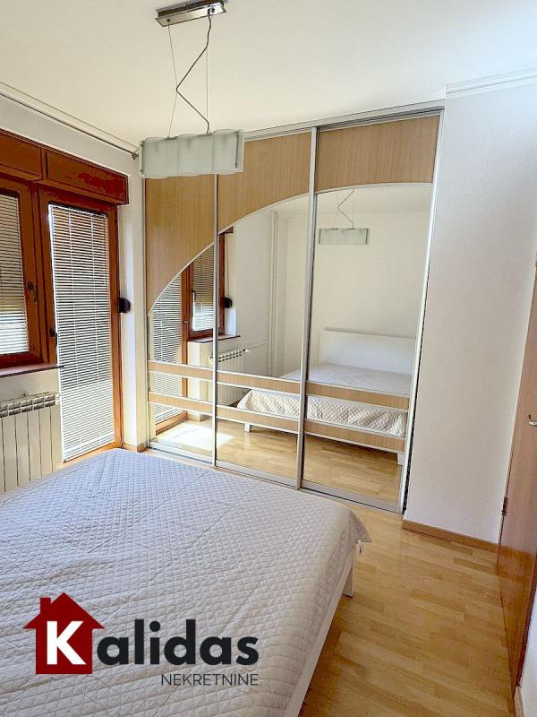 Slika 4 - Stan,NOVI SAD,CENTAR,kv: 52, € 216300, ID: 1008126