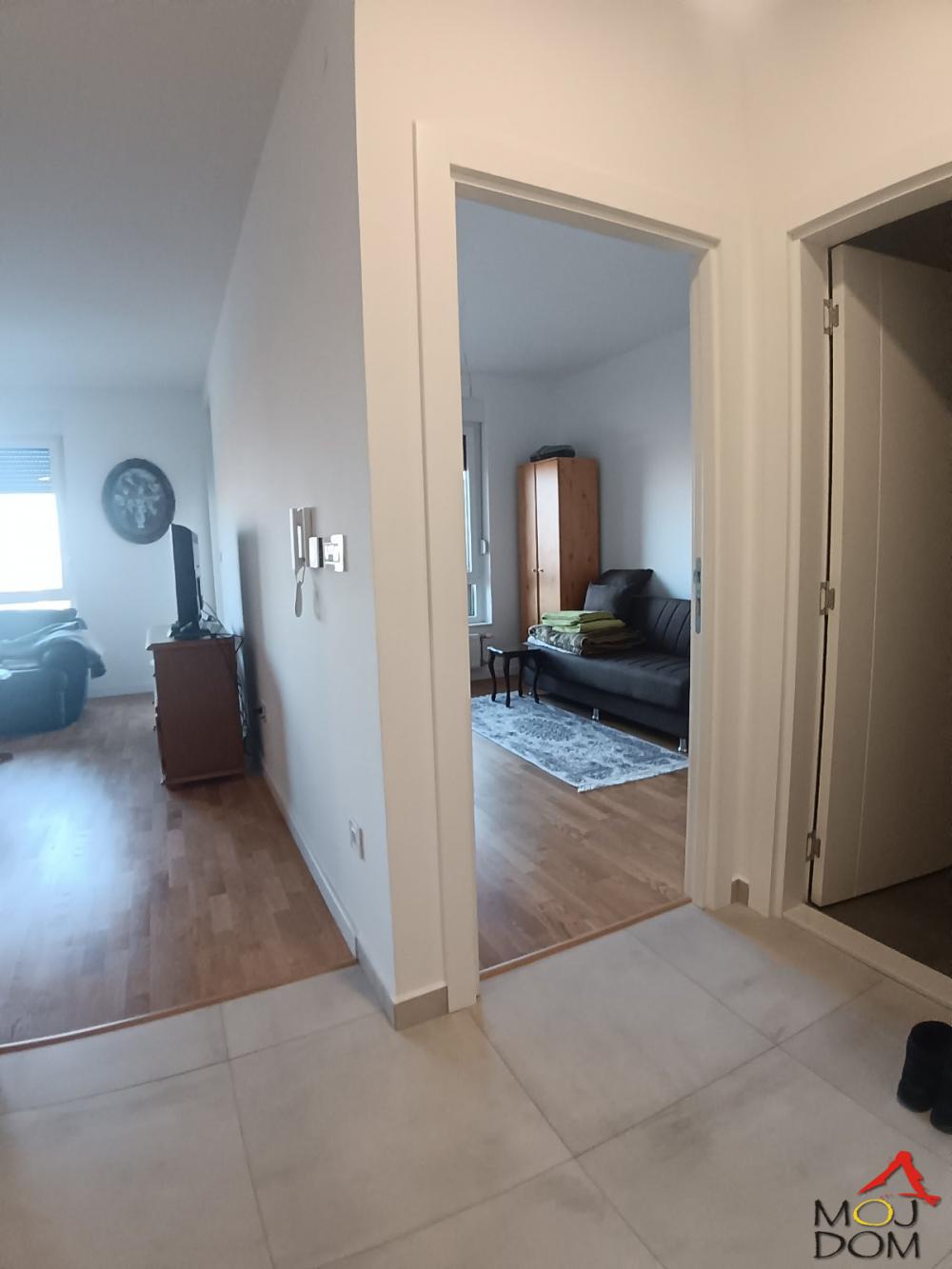 Slika 8 - Stan,NOVI SAD,ŠARENGRAD,kv: 42, € 154500, ID: 1031691