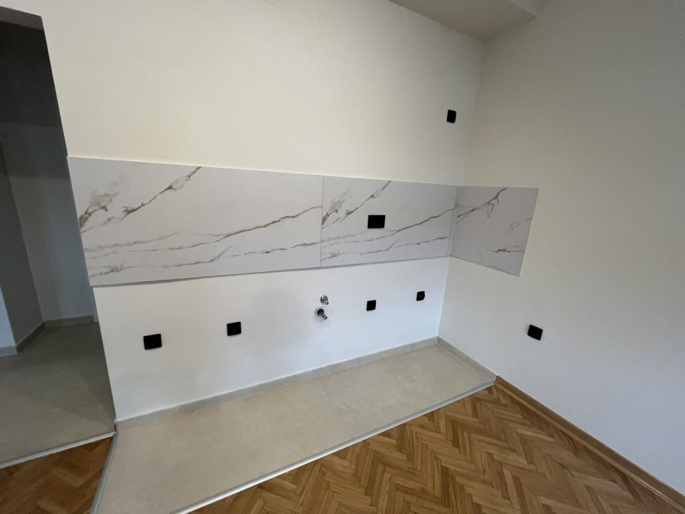 Slika 3 - Trosoban, 54m2, Bulevar oslobođenja Novi Sad, sa terasom, ima lift