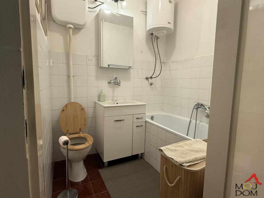 Slika 8 - Stan,NOVI SAD,KEJ,kv: 42, € 122600, ID: 1031719