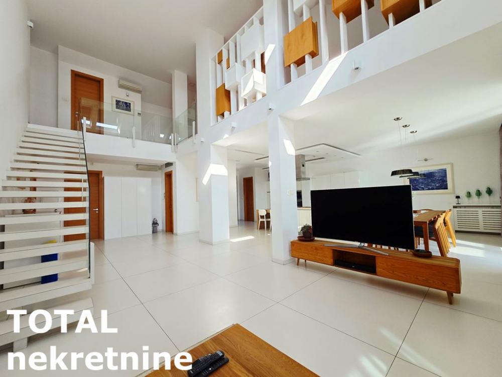 Slika 8 - Stan,NOVI SAD,CENTAR,kv: 352.00, € 1, ID: 1101486