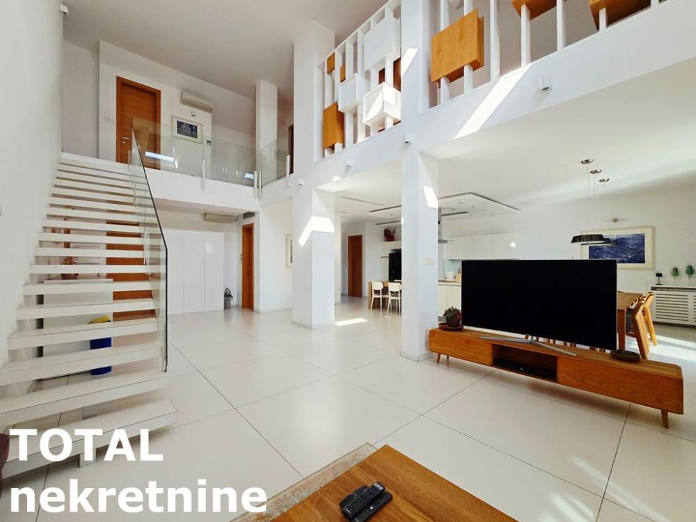 Slika 4 - Stan,NOVI SAD,CENTAR,kv: 352.00, € 1, ID: 1101486