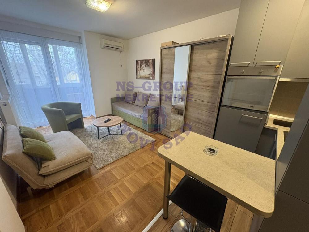 Slika 3 - Prodaja stana, 25m2, Adamovićevo naselje Novi Sad, sa terasom, ima lift