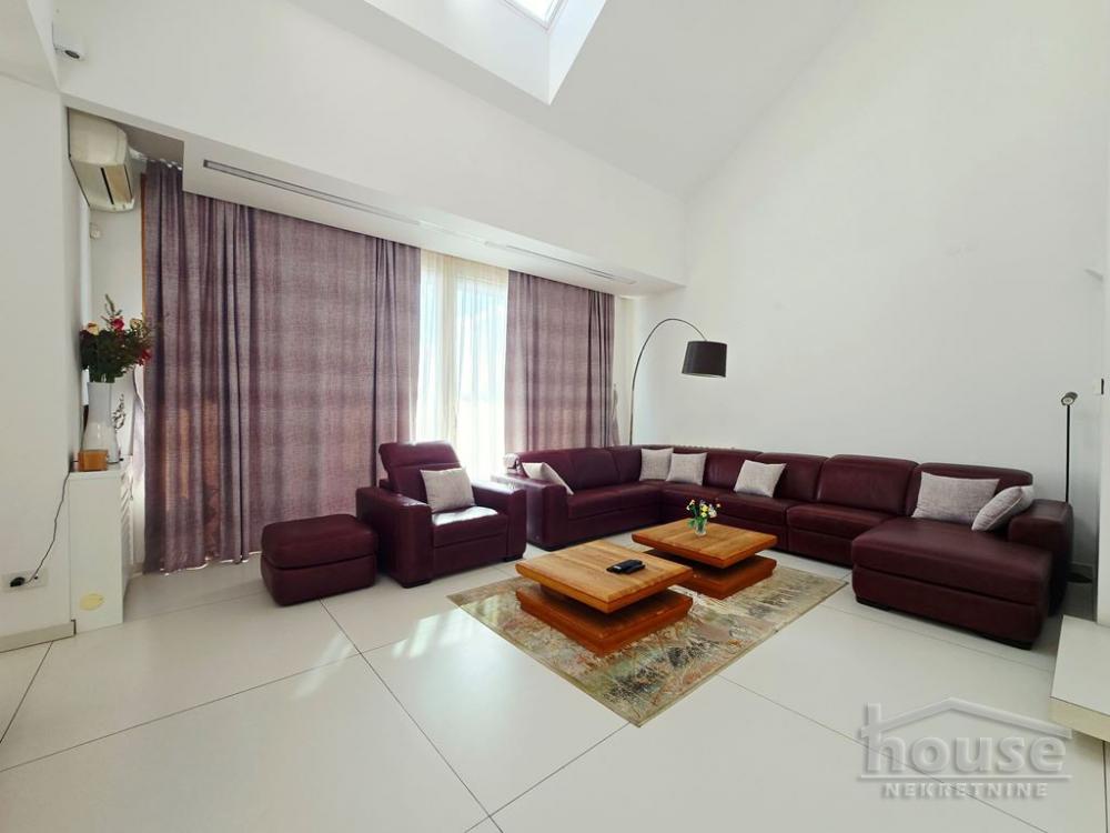 Slika 2 - Stan,NOVI SAD,CENTAR,kv: 352.00, € 1, ID: 1064638