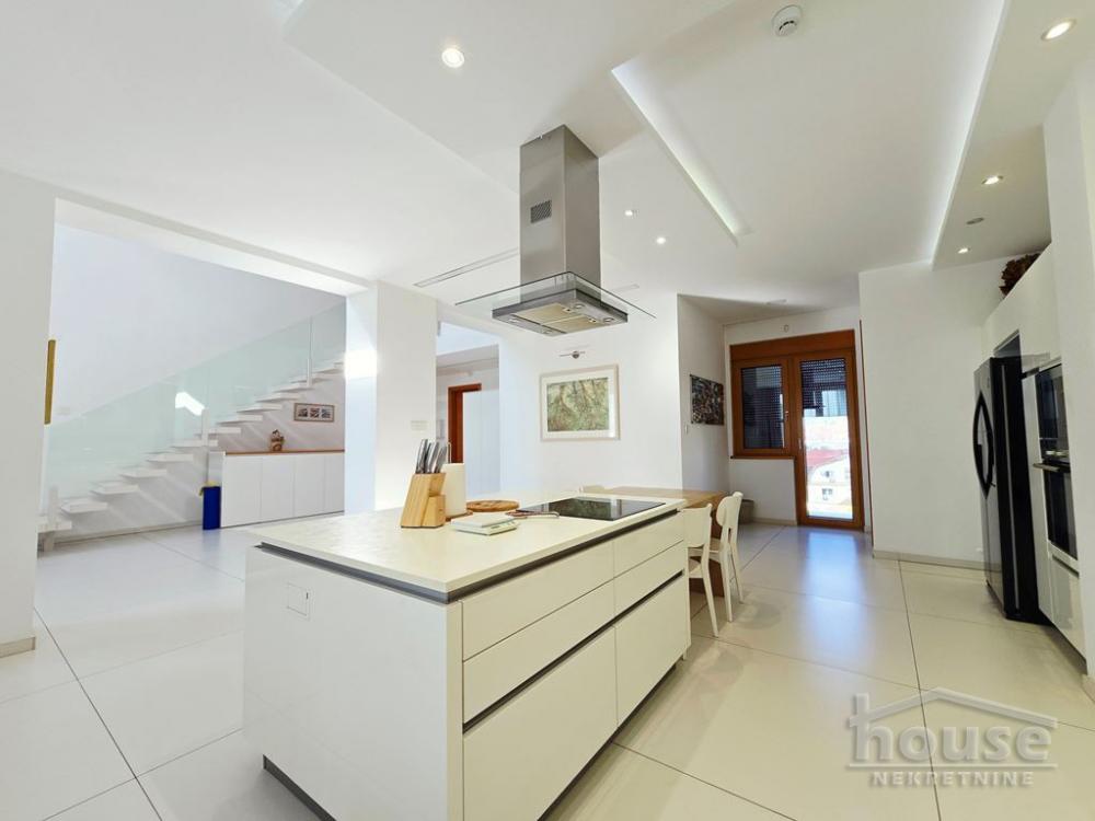 Slika 9 - Stan,NOVI SAD,CENTAR,kv: 352.00, € 1, ID: 1064638