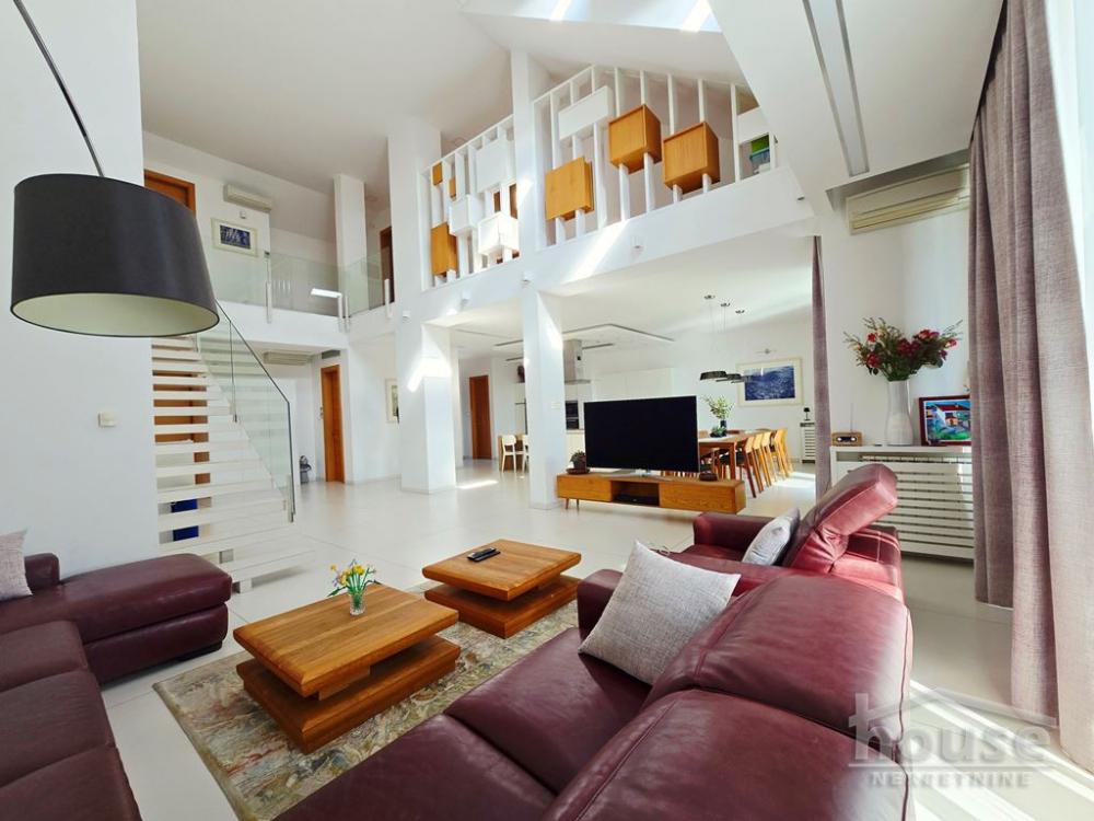 Slika 1 - Stan,NOVI SAD,CENTAR,kv: 352.00, € 1, ID: 1064638