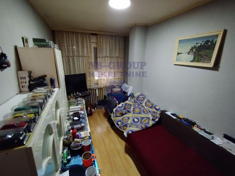 Slika 1 - Dvoiposoban, 78m2, Liman 4 Novi Sad, sa terasom, ima lift