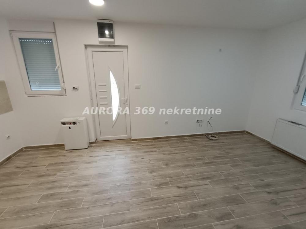 Slika 1 - NOVI SAD - ADICE - JEDNOIPOSOBAN - USELJIVO