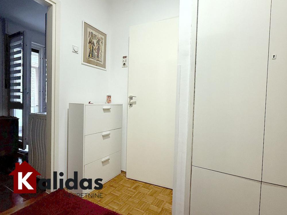 Slika 5 - Stan,NOVI SAD,CENTAR,kv: 42, € 122570, ID: 1008499