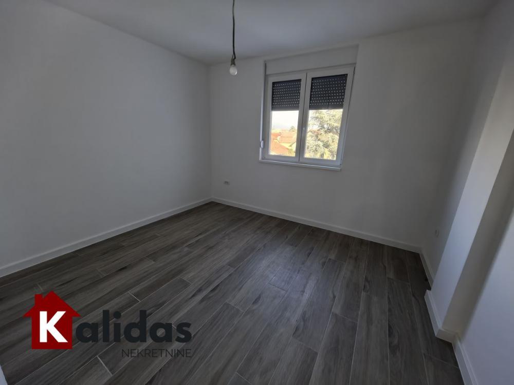 Slika 3 - Stan,NOVI SAD,TELEP,kv: 54, € 136270, ID: 1008429