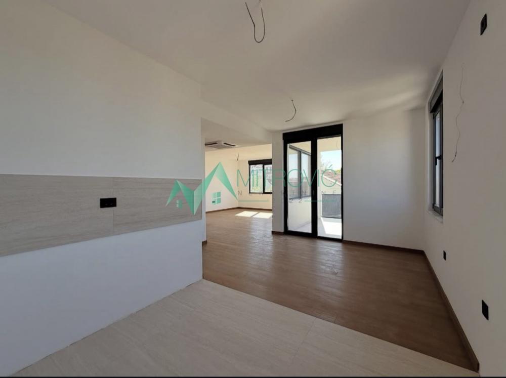 Slika 3 - Lux petosoban stan u urbanoj vili na Telepu - izuzetna ponuda 