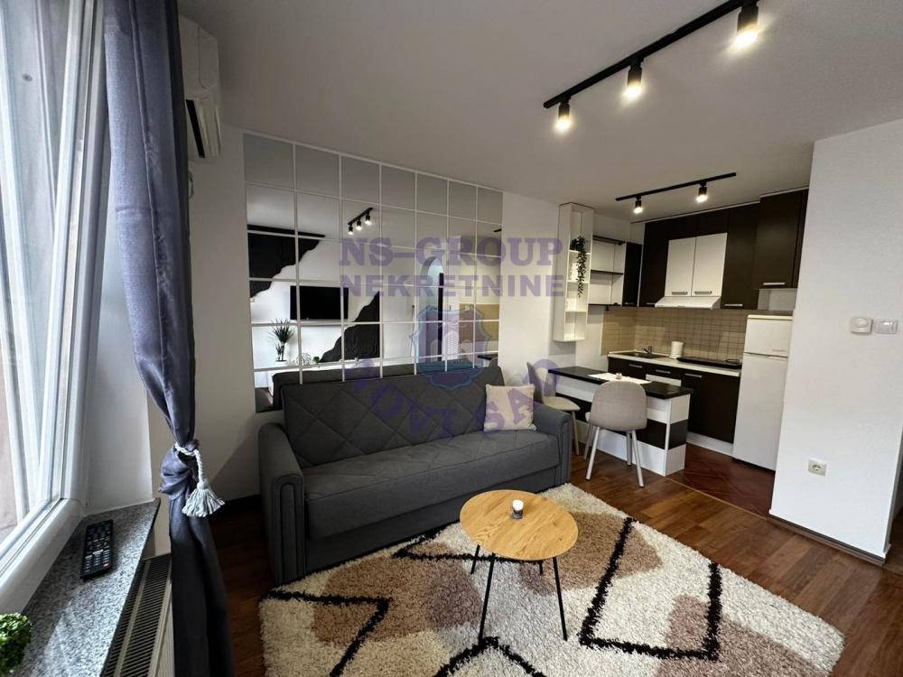 Slika 1 - Jednosoban, 24m2, Nova Detelinara Novi Sad, sa terasom, ima lift