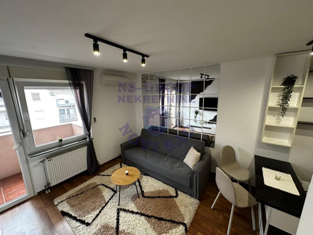 Slika 3 - Jednosoban, 24m2, Nova Detelinara Novi Sad, sa terasom, ima lift