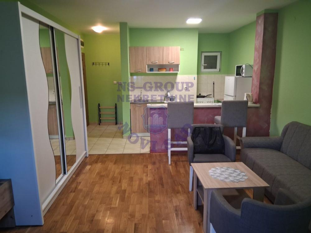 Glavna slika -Odlicna garsonjera na Novoj Detelinari !