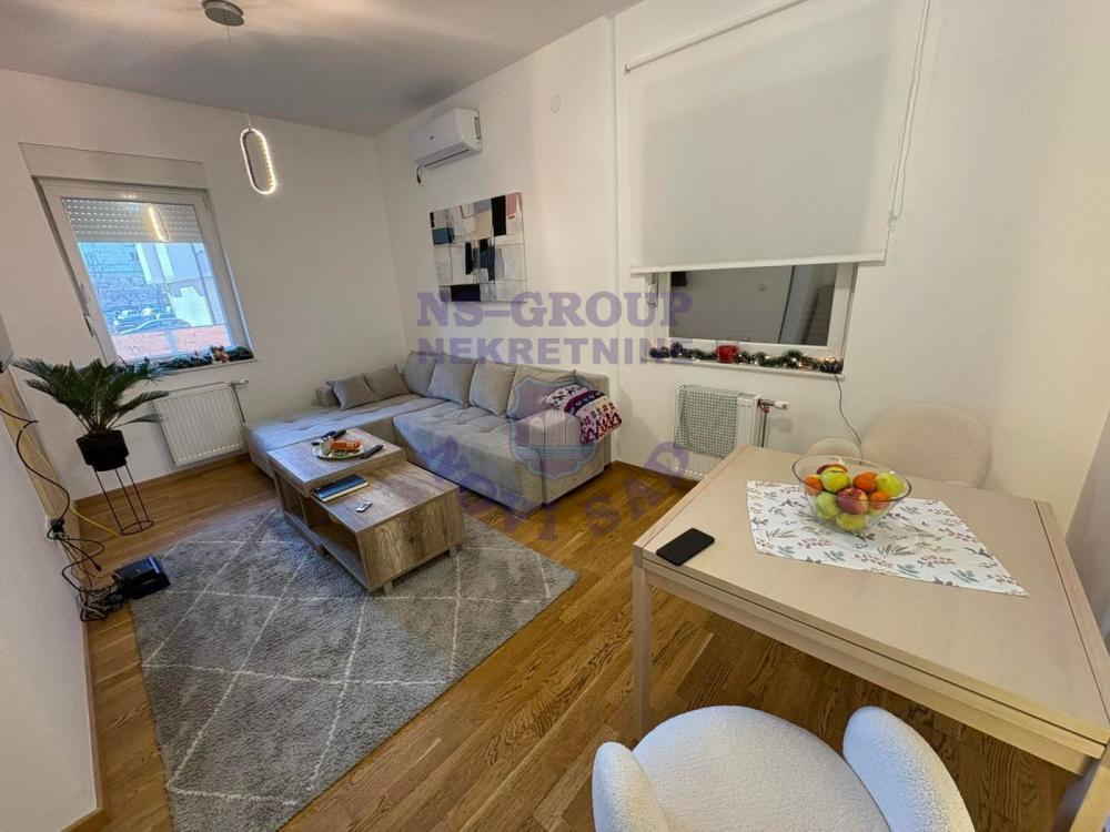 Glavna slika -Jednoiposoban, 39m2, Železnički park Novi Sad, ima lift