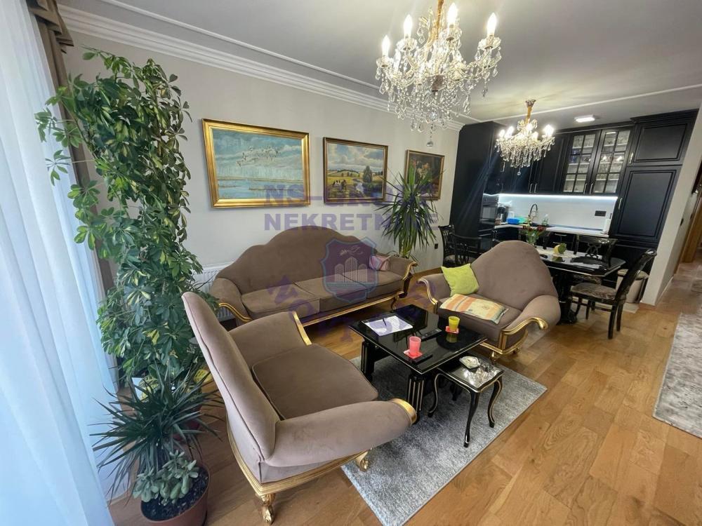 Glavna slika -Fenomenalan trosoban stan na potezu Nove Detelinare