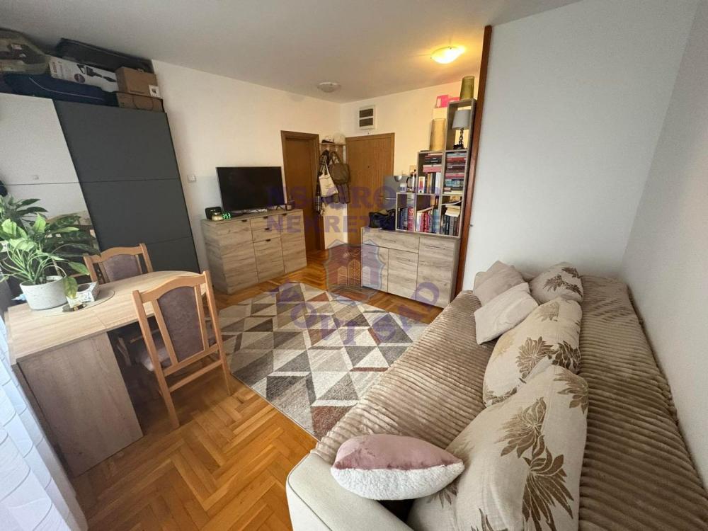 Slika 4 - Prodaja stana, 27m2, Bulevar Evrope Novi Sad, sa terasom, ima lift