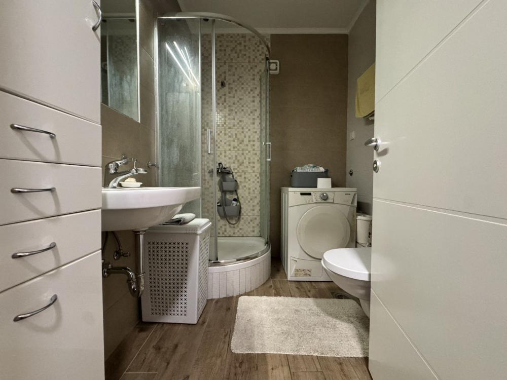 Slika 8 - VRHUNSKI TROSOBAN - 61m2 - Ostava u ceni!