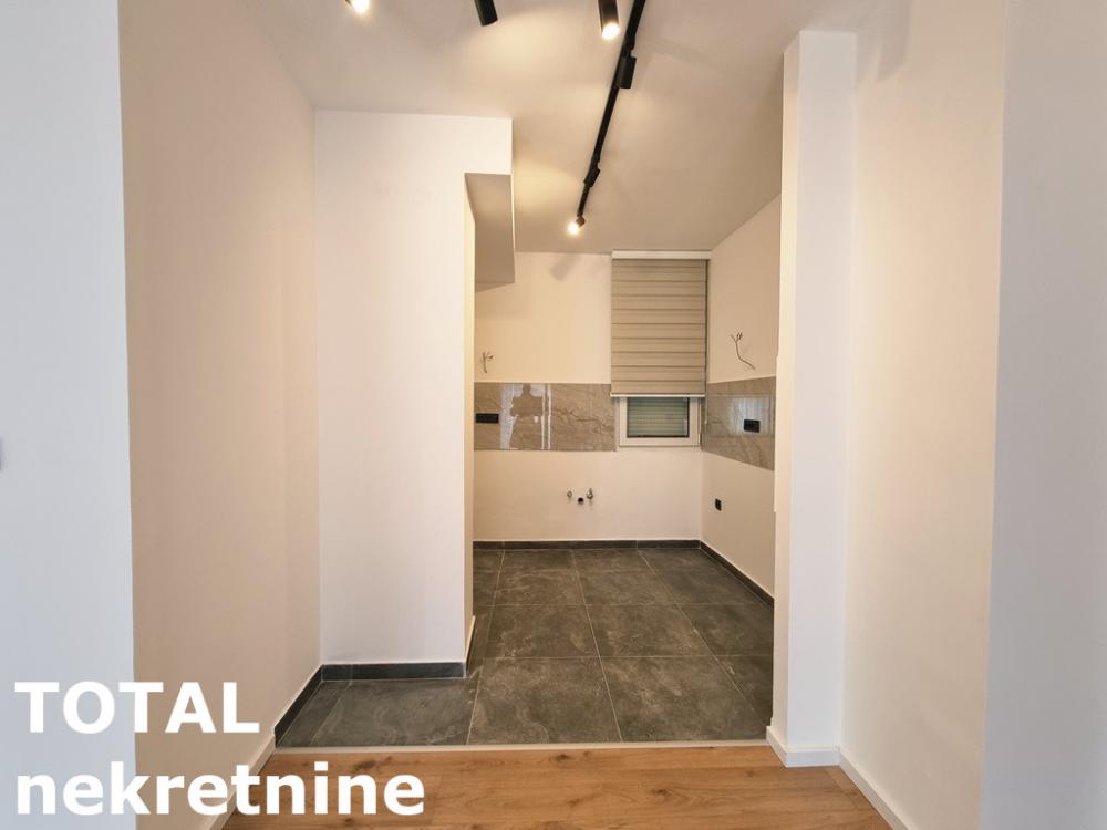 Slika 4 - Stan,NOVI SAD,CENTAR,kv: 58.00, € 195000, ID: 1102172