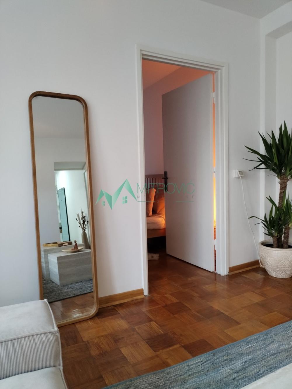 Slika 2 - Dvosoban, 47m2, Liman 1 Novi Sad, sa terasom, ima lift