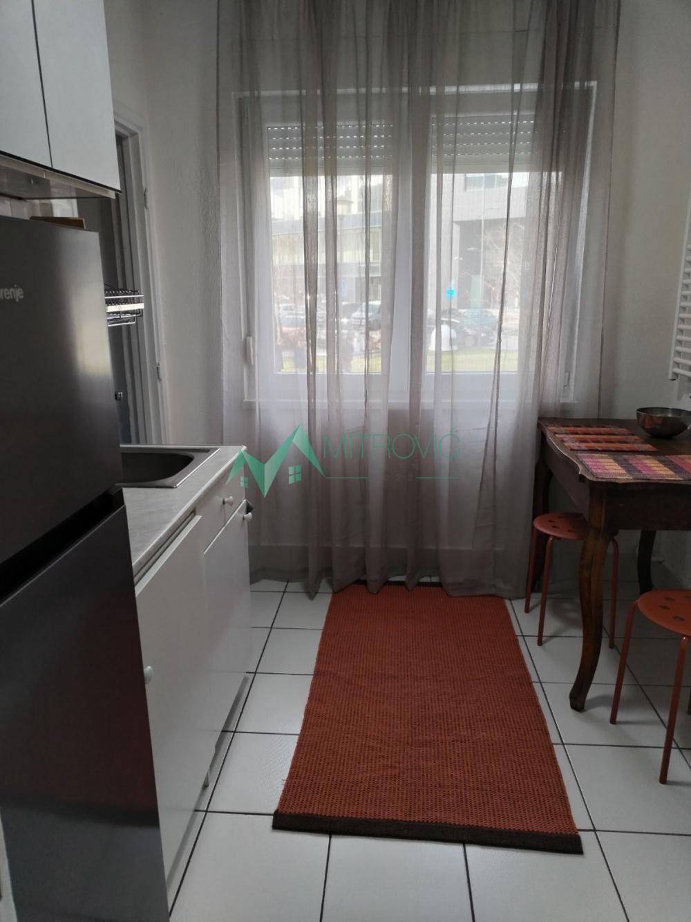 Slika 3 - Dvosoban, 47m2, Liman 1 Novi Sad, sa terasom, ima lift