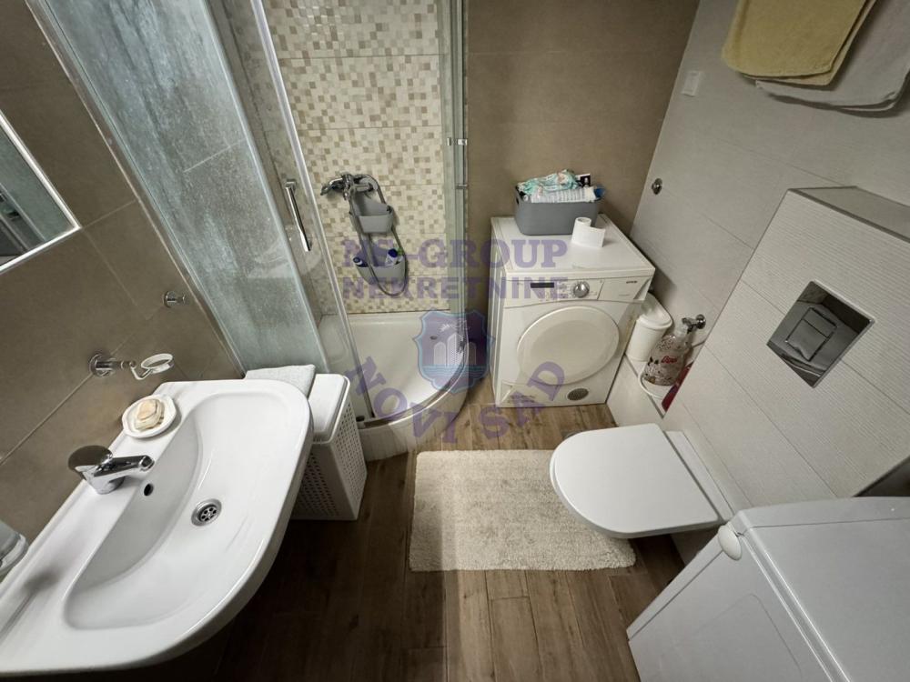 Slika 3 - Trosoban, 61m2, Podbara Novi Sad, sa terasom, ima lift