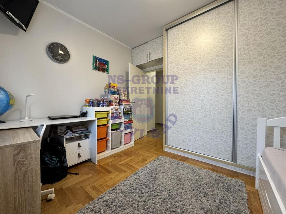 Slika 7 - Trosoban, 61m2, Podbara Novi Sad, sa terasom, ima lift