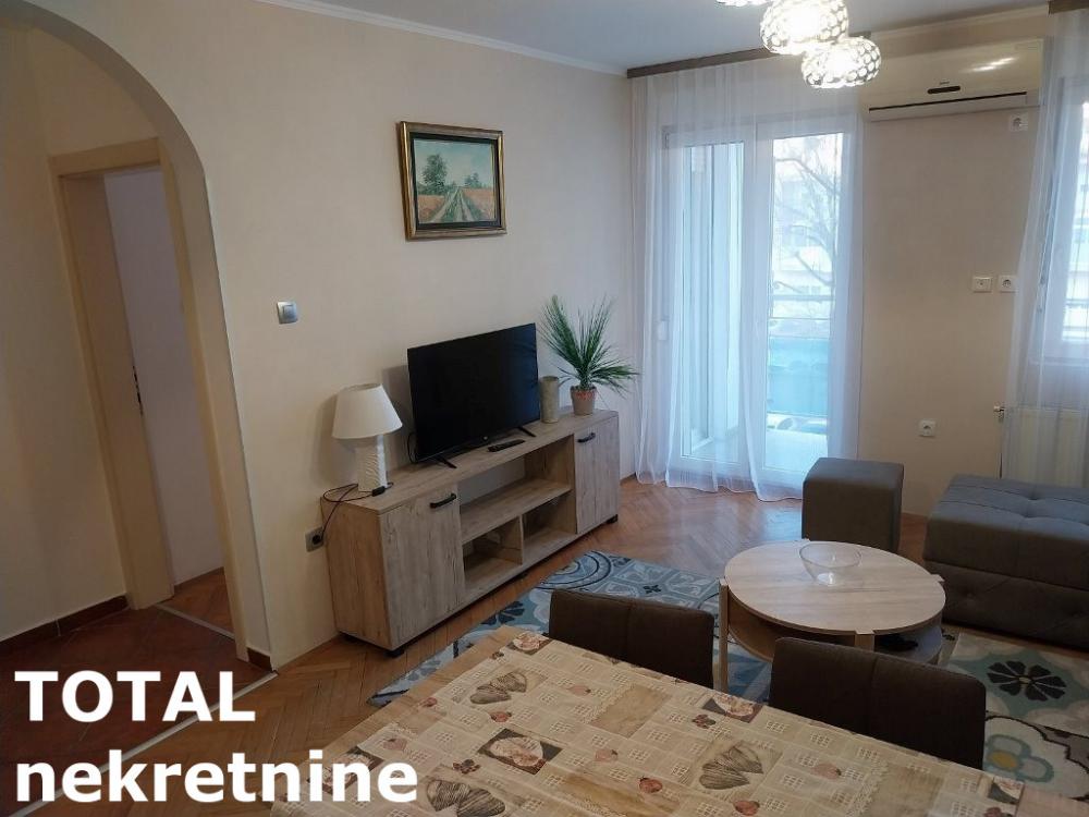 Slika 3 - Stan,NOVI SAD,CARA DUSANA,kv: 43.00, € 142000, ID: 1102173