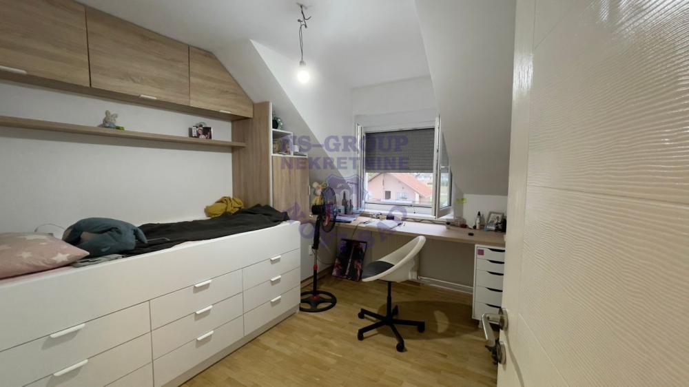 Slika 3 - Četvorosoban stan u Veterniku!