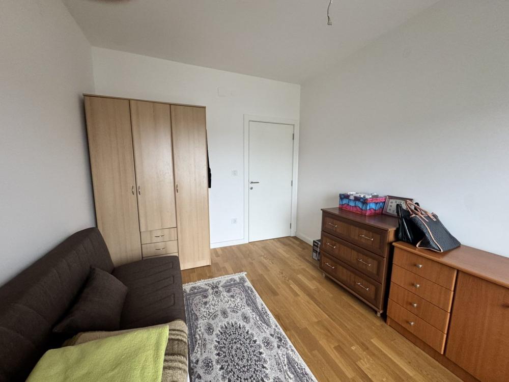 Slika 4 - Dvosoban, 42m2, Novo naselje Novi Sad, sa terasom, ima lift