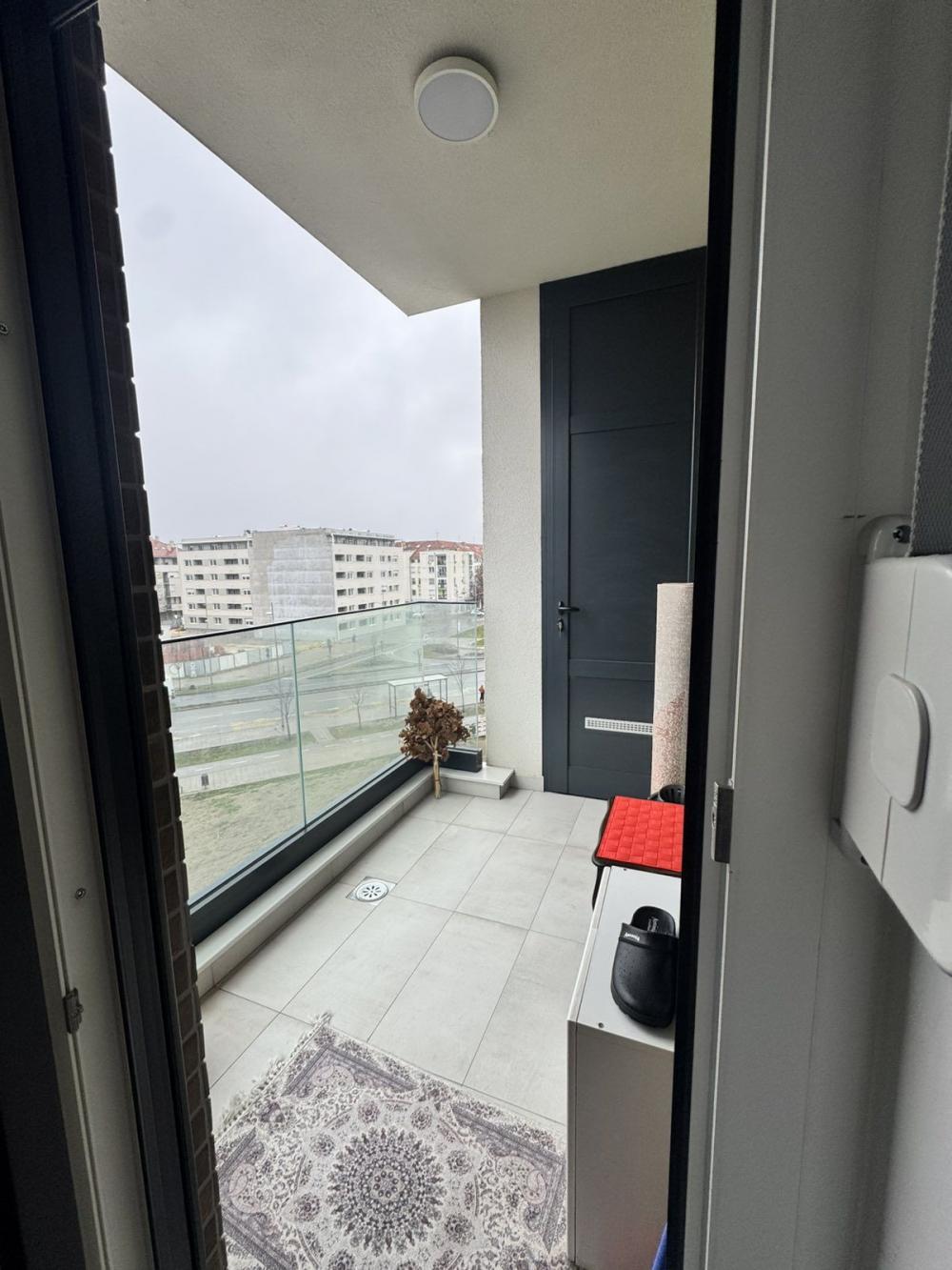 Slika 7 - Dvosoban, 42m2, Novo naselje Novi Sad, sa terasom, ima lift