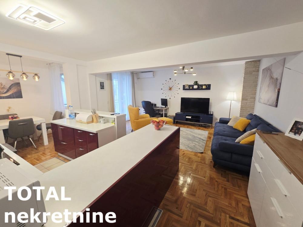 Slika 1 - Stan,NOVI SAD,CARA DUSANA,kv: 91.00, € 200000, ID: 1102181