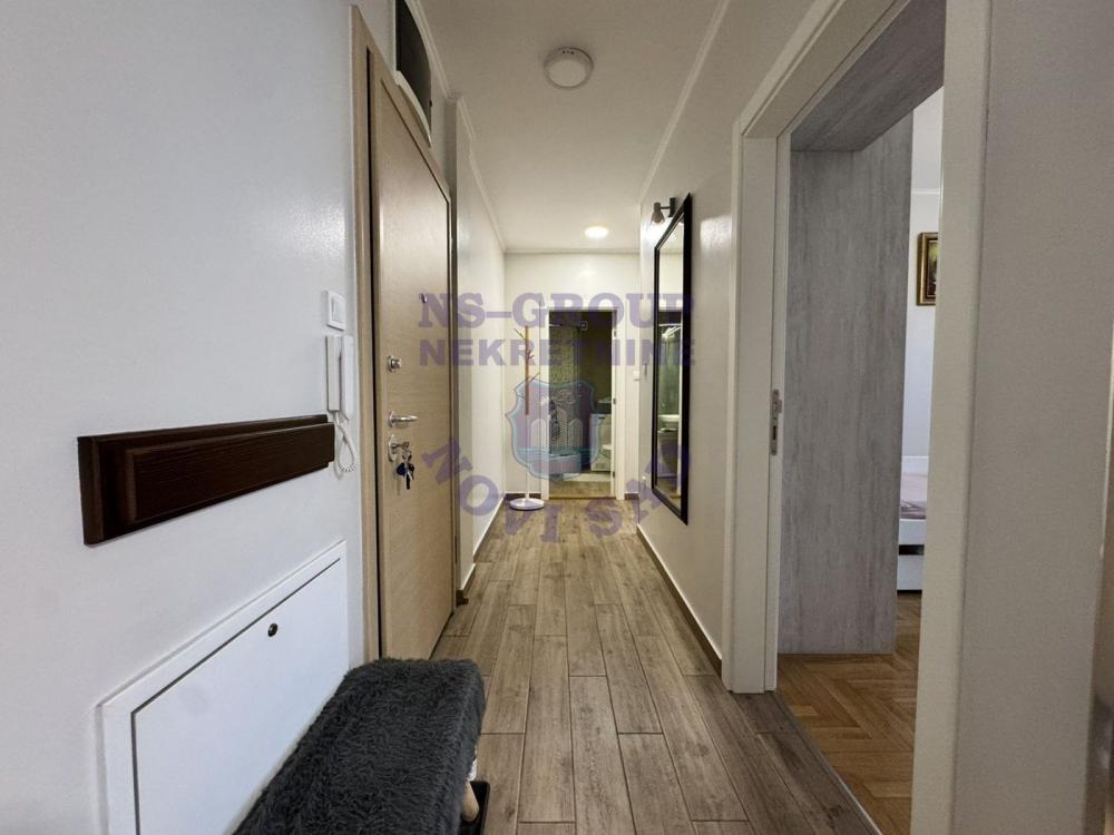 Slika 6 - Trosoban, 61m2, Podbara Novi Sad, sa terasom, ima lift