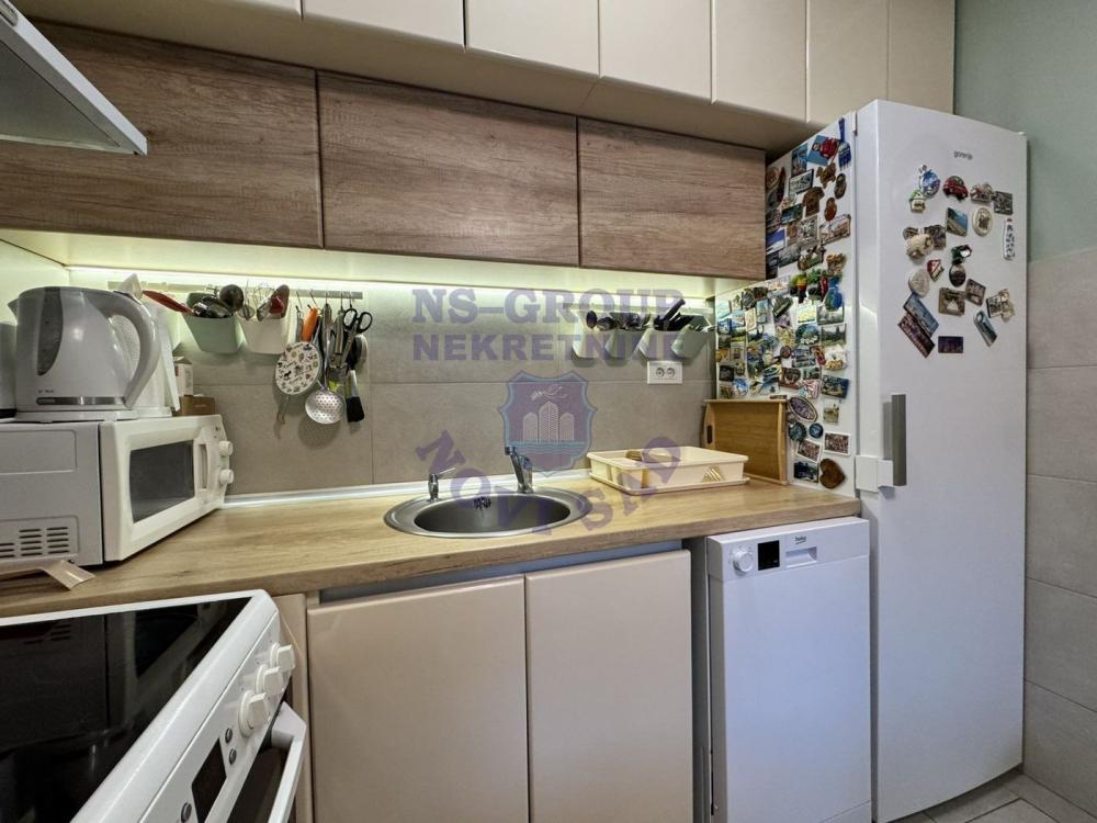 Slika 4 - Trosoban, 61m2, Podbara Novi Sad, sa terasom, ima lift