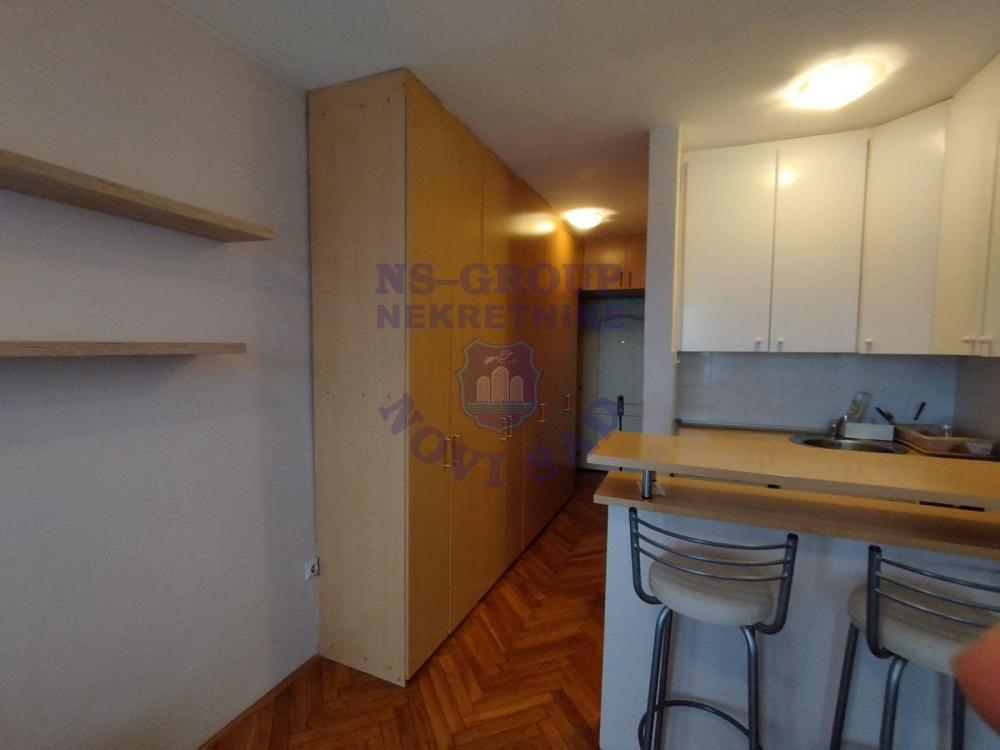 Slika 6 - Jednosoban, 26m2, Nova Detelinara Novi Sad, sa terasom, ima lift