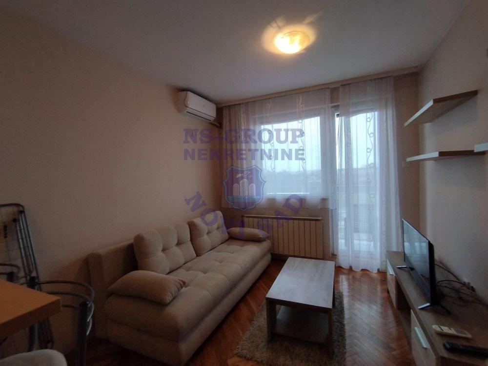 Slika 1 - Jednosoban, 26m2, Nova Detelinara Novi Sad, sa terasom, ima lift