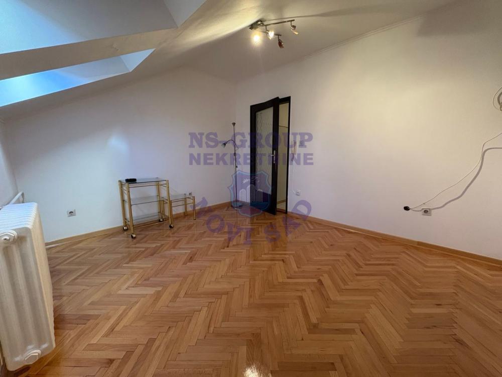 Slika 2 - Odlicna renovirana garsonjera na potezu Socijalno