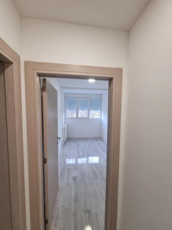 Slika 9 - Renoviran dvoiposoban stan na Detelinari