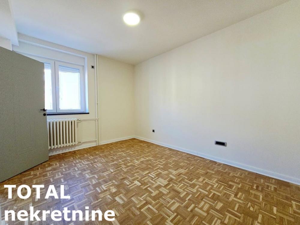 Slika 9 - Stan,NOVI SAD,CARA DUSANA,kv: 64.00, € 182400, ID: 1102196