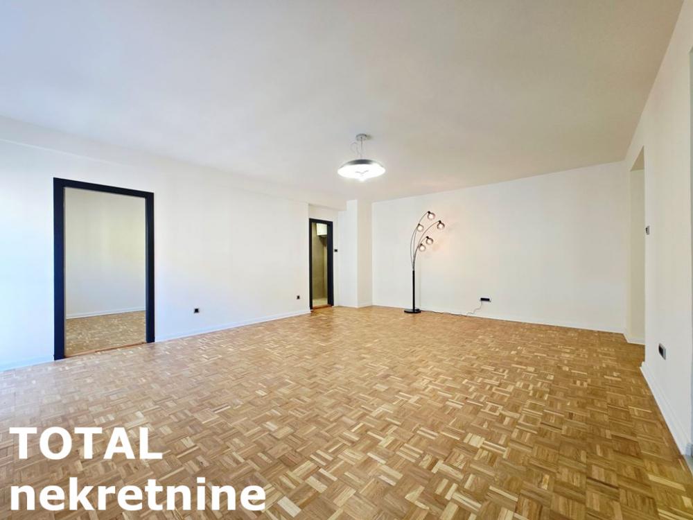 Slika 7 - Stan,NOVI SAD,CARA DUSANA,kv: 64.00, € 182400, ID: 1102196