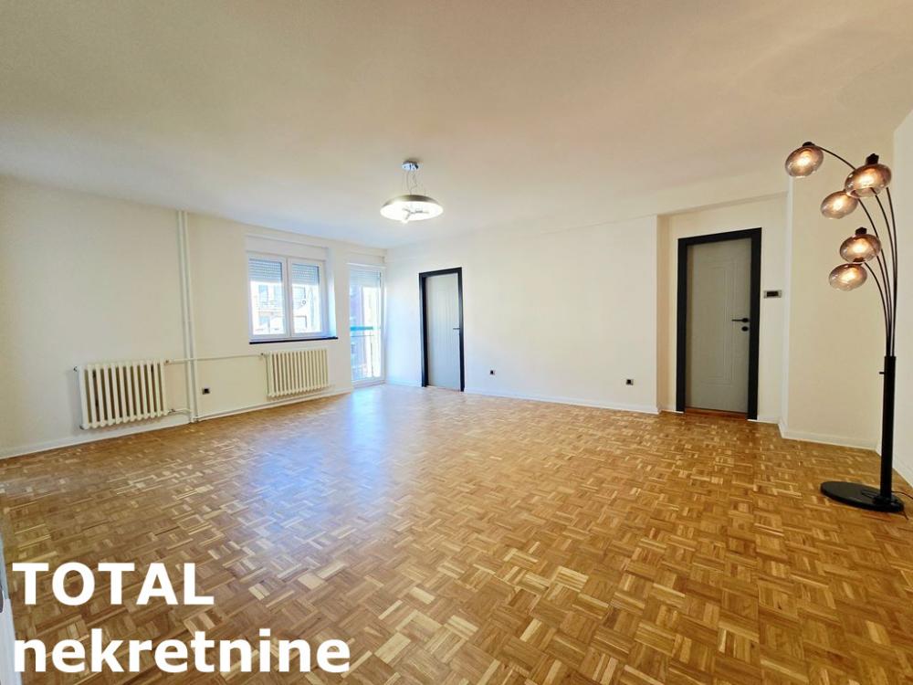 Slika 3 - Stan,NOVI SAD,CARA DUSANA,kv: 64.00, € 182400, ID: 1102196