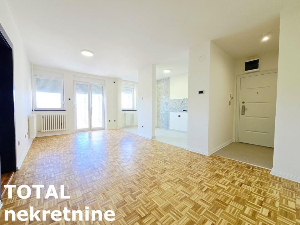 Slika 2 - Stan,NOVI SAD,CARA DUSANA,kv: 55.00, € 156750, ID: 1102195