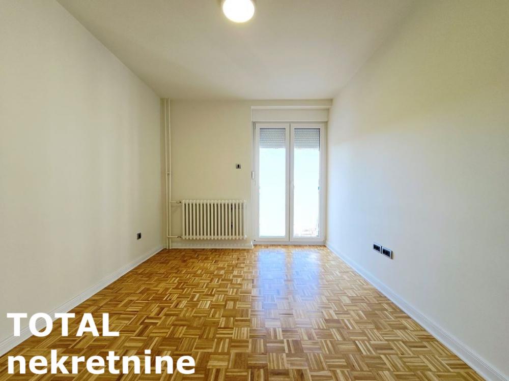 Slika 7 - Stan,NOVI SAD,CARA DUSANA,kv: 55.00, € 156750, ID: 1102195