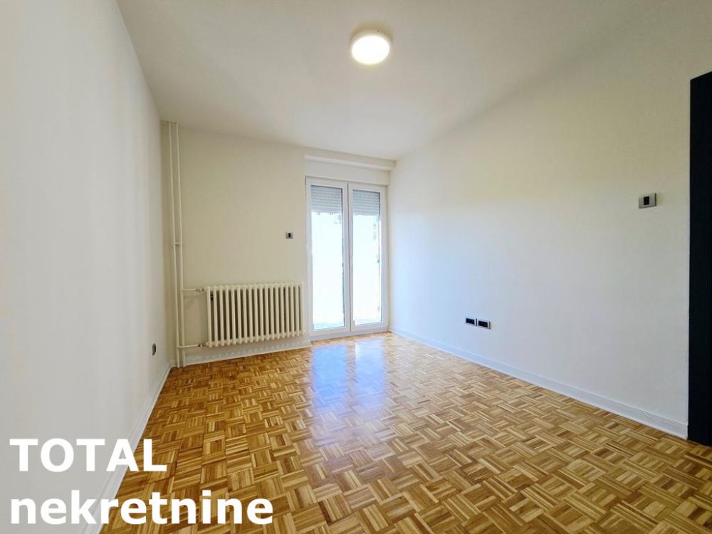 Slika 6 - Stan,NOVI SAD,CARA DUSANA,kv: 55.00, € 156750, ID: 1102195