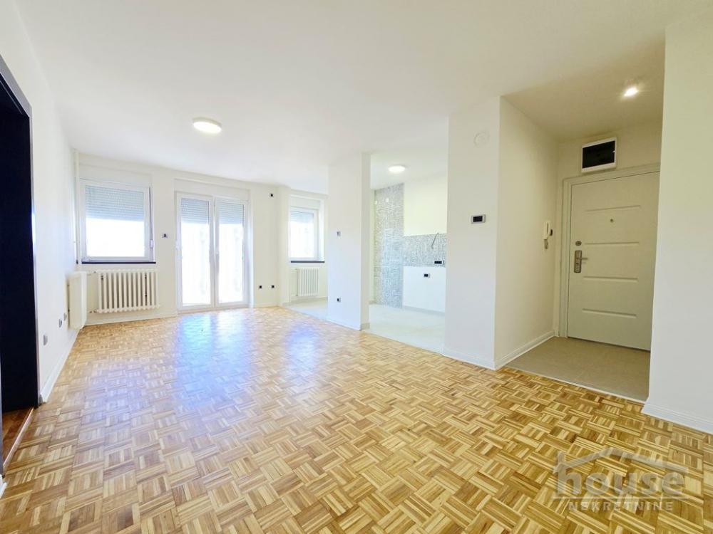 Slika 1 - Stan,NOVI SAD,CARA DUŠANA,kv: 55.00, € 156750, ID: 1065347