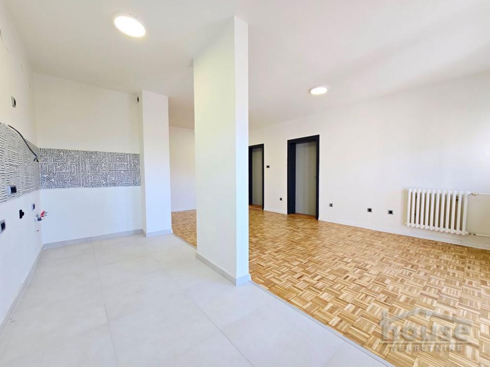 Slika 2 - Stan,NOVI SAD,CARA DUŠANA,kv: 55.00, € 156750, ID: 1065347